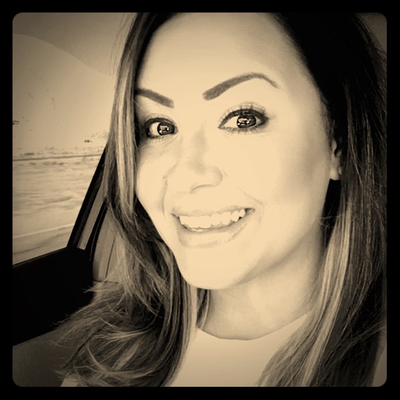 Meet your Posher, Amanda - Picture 1 of 2